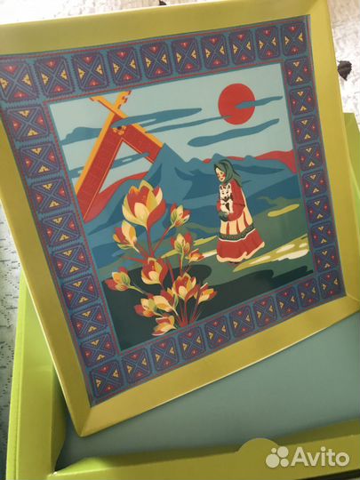 Блюдо фарфоровое в подарок