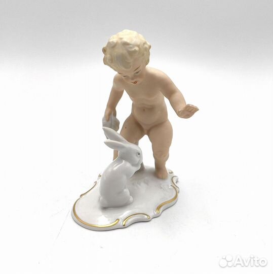 Статуэтка Фарфор мальчик с кроликом Германия