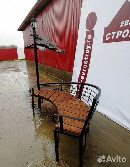 Кованые лавочки-скамейки