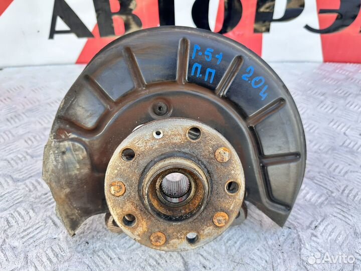 Кулак передний правый Golf 5 Plus 2.0