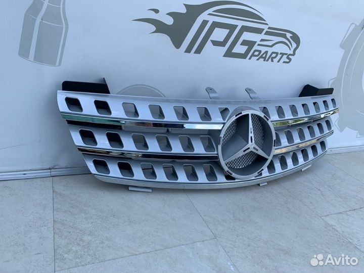 Решетка радиатора Ml W164 A1648800885