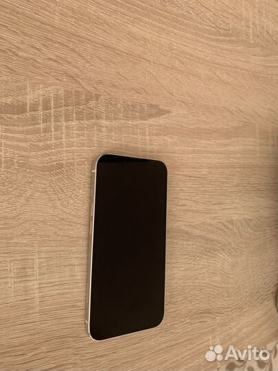 Телефон iPhone 13