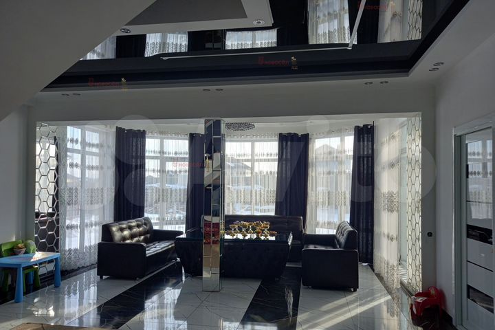 Коттедж 287 м² на участке 10 сот.