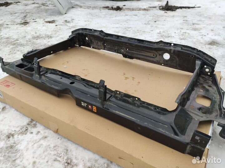 Рамка радиатора Hyundai Solaris 2