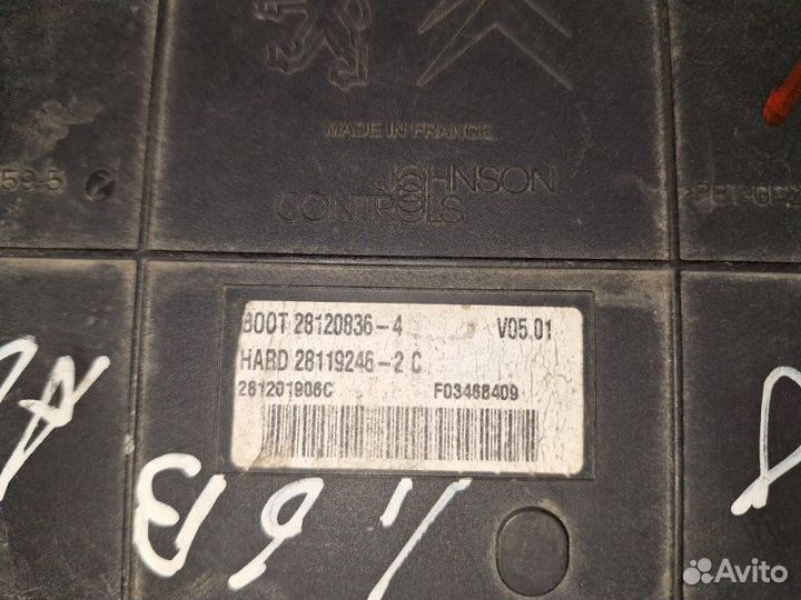 Блок предохранителей (салонный) Peugeot 308 4A/C