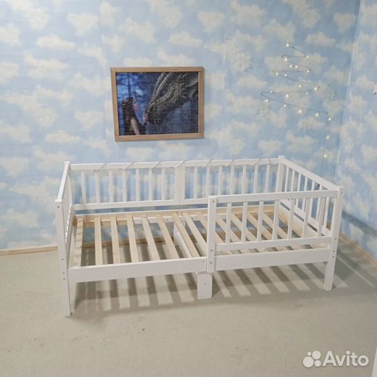 Кроватка Лисенок берёза с бортиком для малыша