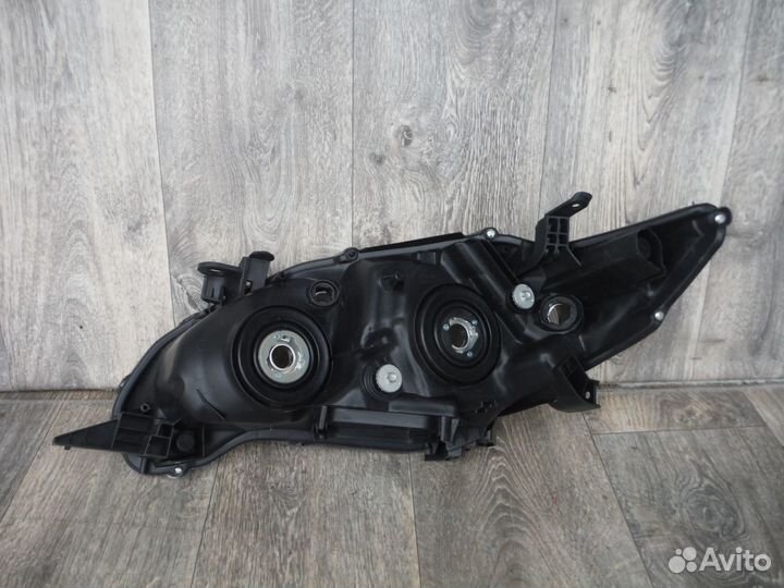 Фара правая Toyota Corolla 150 2011