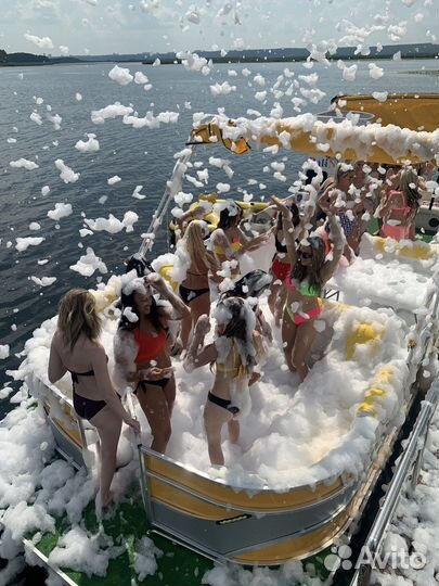 Девичник на катере Манго