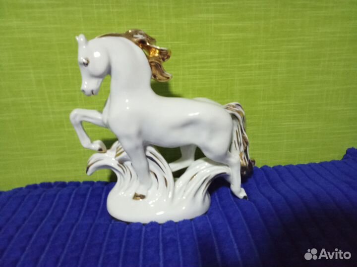 Фарфоровая статуэтка лфз