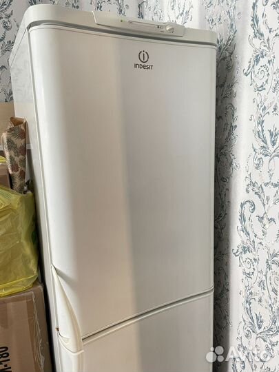 Холодильник бу Indesit
