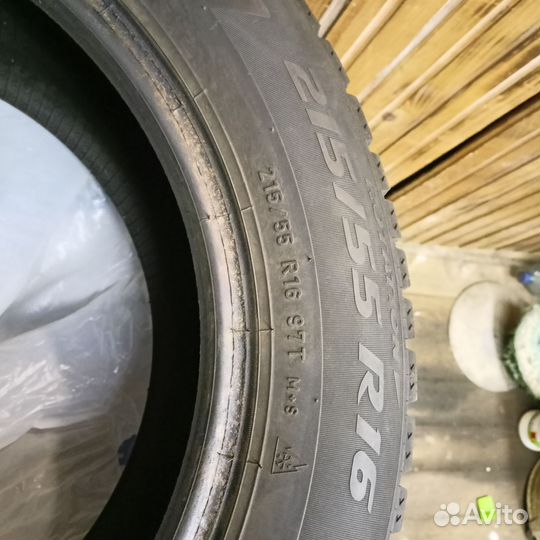 Pirelli Ice Zero 215/55 R16