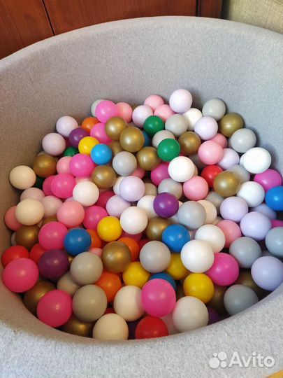 Сухой бассейн с шариками
