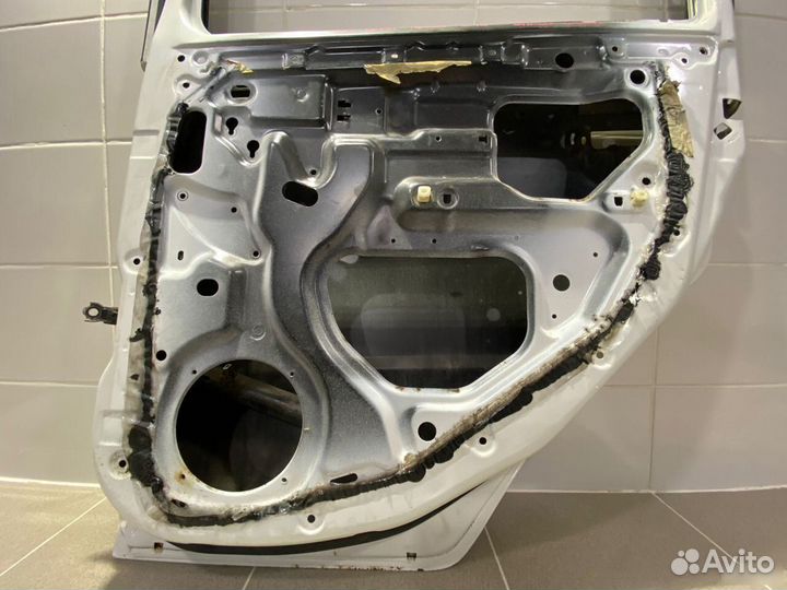 Дверь задняя правая Nissan Cube 1999 г