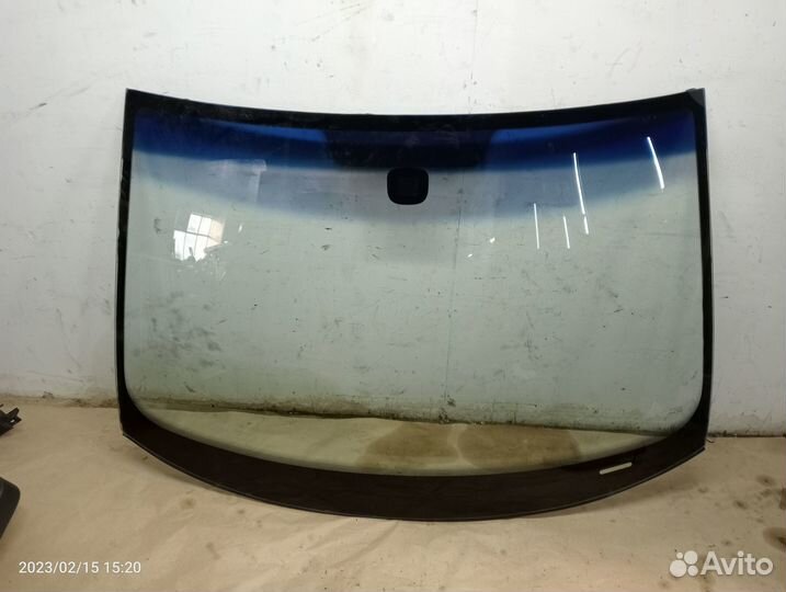 Стекло лобовое гольф 6