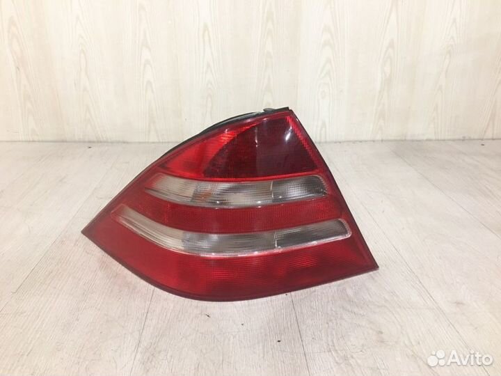 Фонарь задний левый Mercedes Benz S500L W220