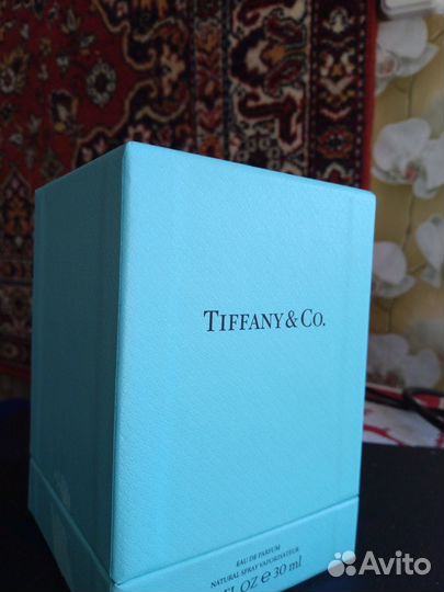 Флакон в упаковке от Тиффани.И просто коробочка