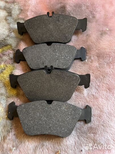 Тормозные колодки перед Mersedes E Classe