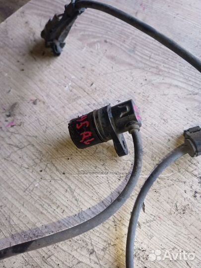 Датчик abs задний левый Toyota Sequoia UCK45