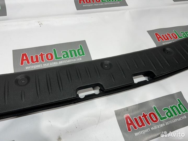 Накладка на багажник Ларгус 8200415767