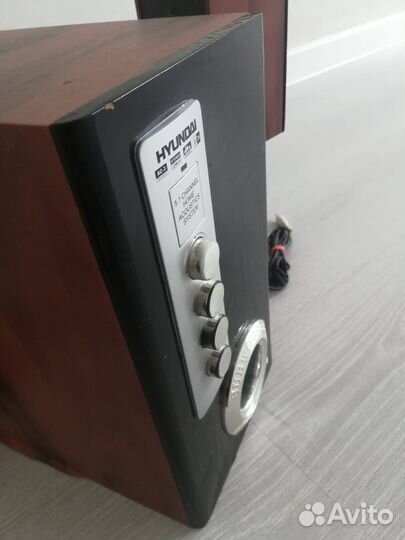 Колонки для компа (можно подключиться к смартфону)