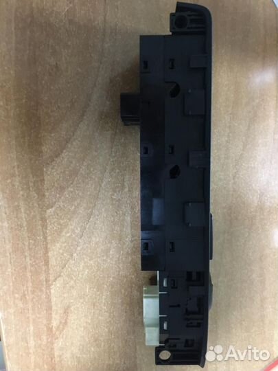 Блок управления стеклоподъемниками Киа Sportage 3