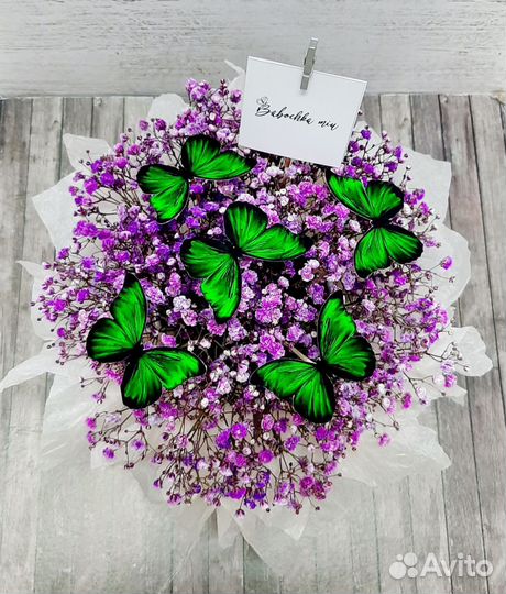 Букет с бабочками и гипсофилами. Букет с гирляндой