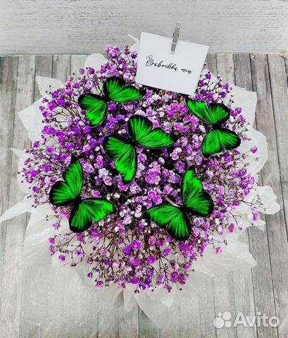 Букет с бабочками и гипсофилами. Букет с гирляндой