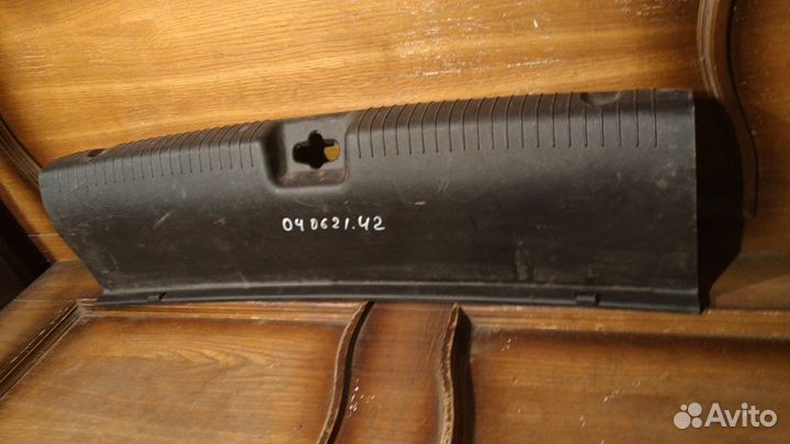 Kia Rio 3 Накладка замка багажника