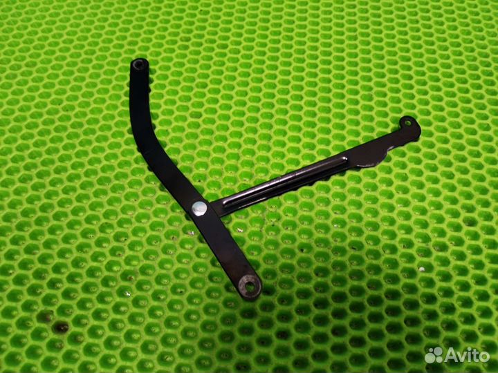 Механизм складывания Yoya Plus Max на коляску