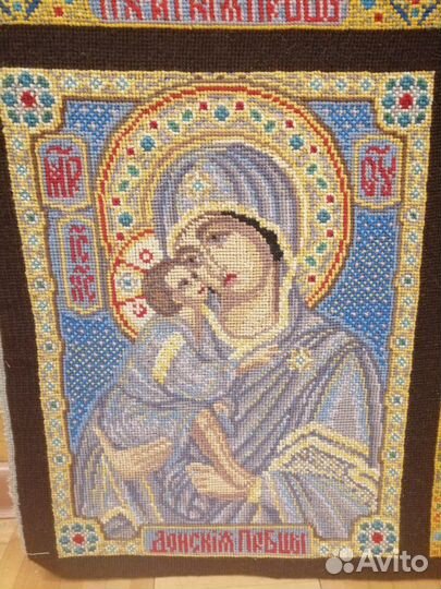 Икона, вышитая крестиком, с ликами Богородицы