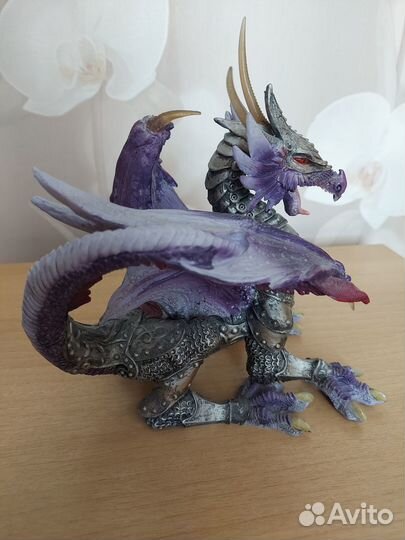 Статуэтка дракона