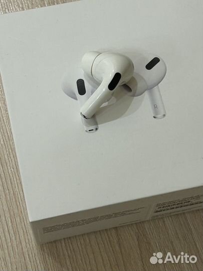 Airpods pro левый