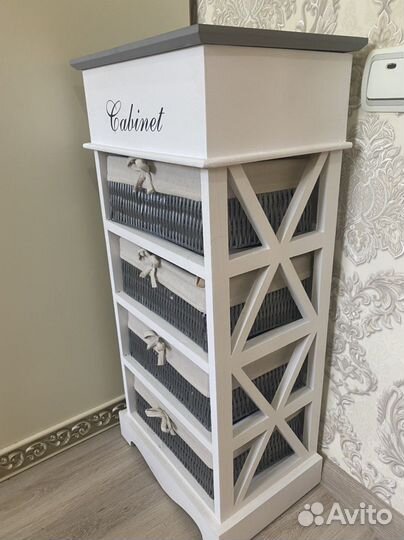 Комод с четырьмя корзинами