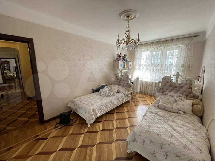 4-к. квартира, 120 м², 3/5 эт.