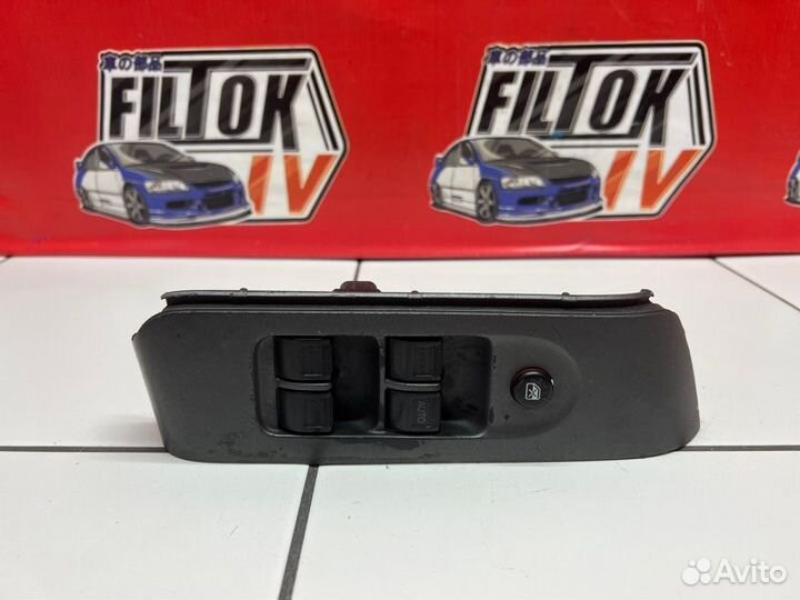 Блок управления стеклоподъемниками правый Honda