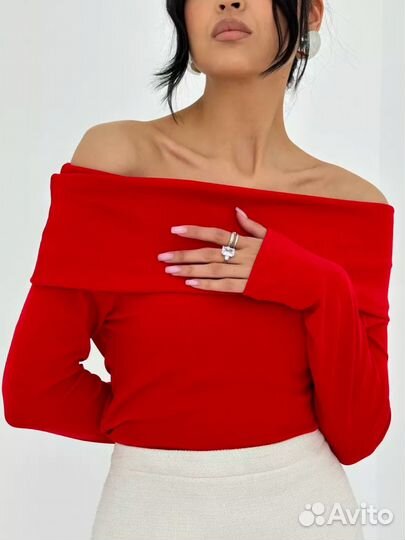 Кофта с открытыми плечами