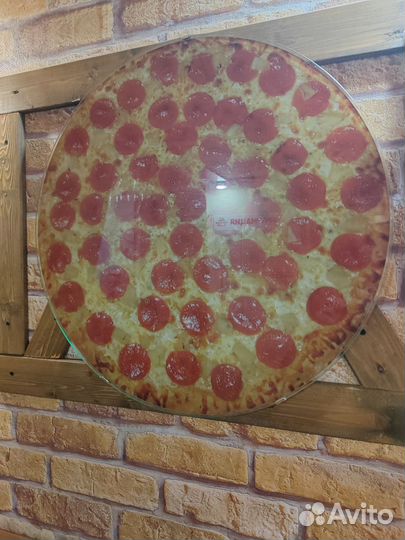 Декоративное панно на стену из стекла в виде пиццы