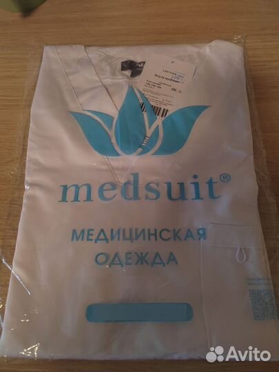 Белый медицинский халат