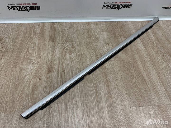 Молдинг стекла двери задней левой Mercedes W251 R