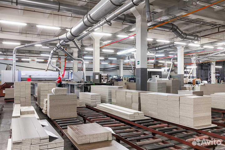 Рабочий на мебельное производство