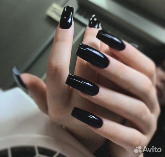 Модель на маникюр