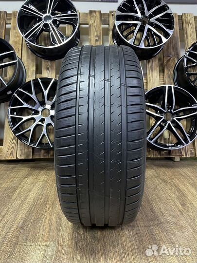 Michelin Pilot Sport 4 215/40 R17 87Y