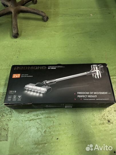 Робот пылесос redmond RV-UR362