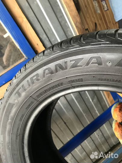 Bridgestone Turanza T001 215/60 R17