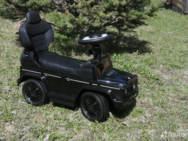 Машинка каталка толокар mercedes с ручкой