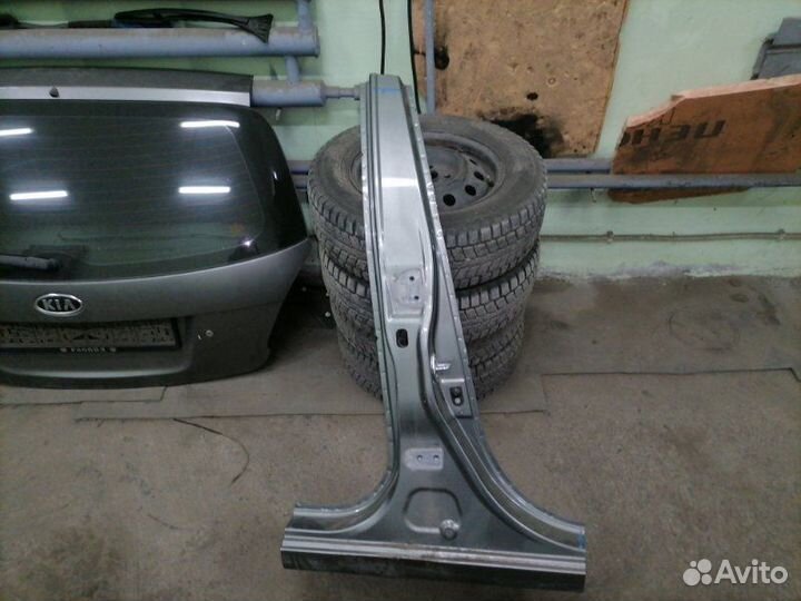 Стойка кузова центральная правая Kia Rio JB G4EE