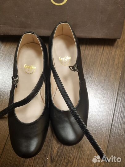 Танцевальные туфли на девочку