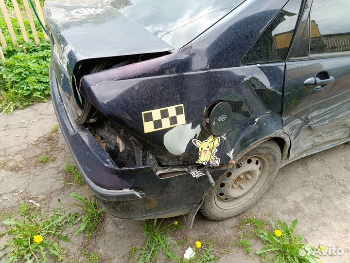 Ford Focus 1.8 МТ, 2003, битый, 269 000 км