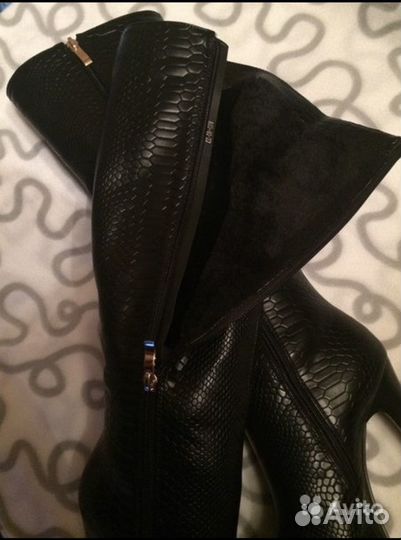 Сапоги зимние на шпильке под рептилию