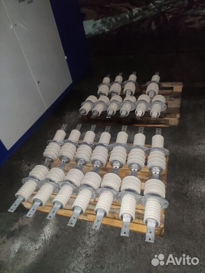 Изолятор проходной ипу-10/630-7,5 овал